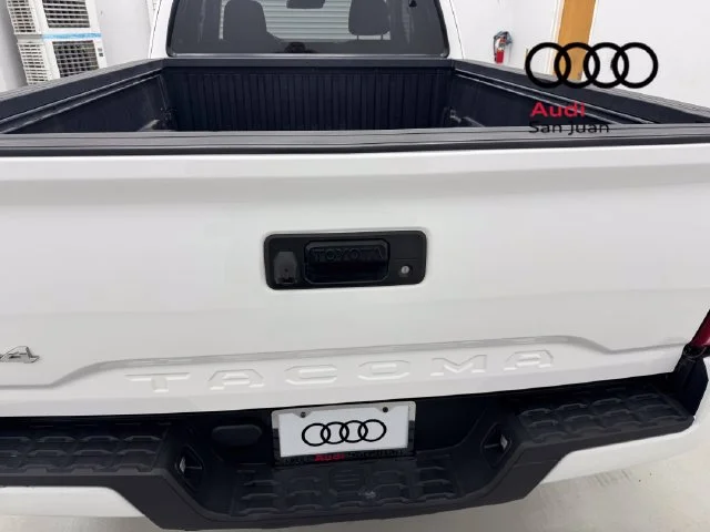 Used 2018 White Toyota SR image 12