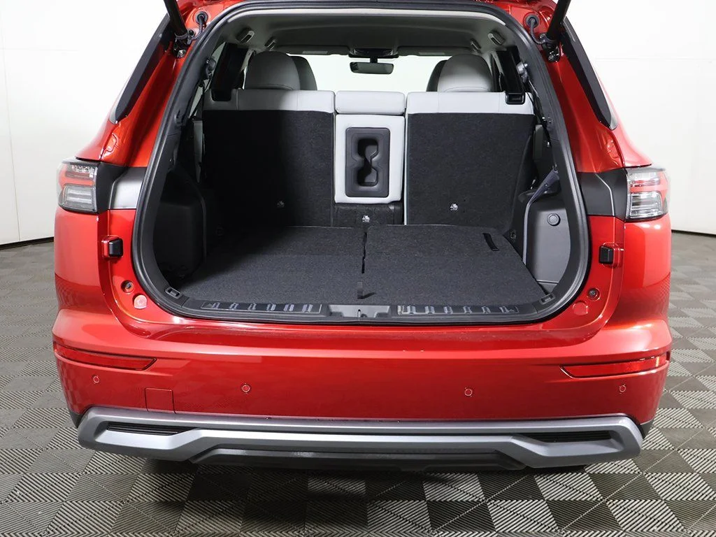 2025 Mitsubishi Outlander SE - Photo 18