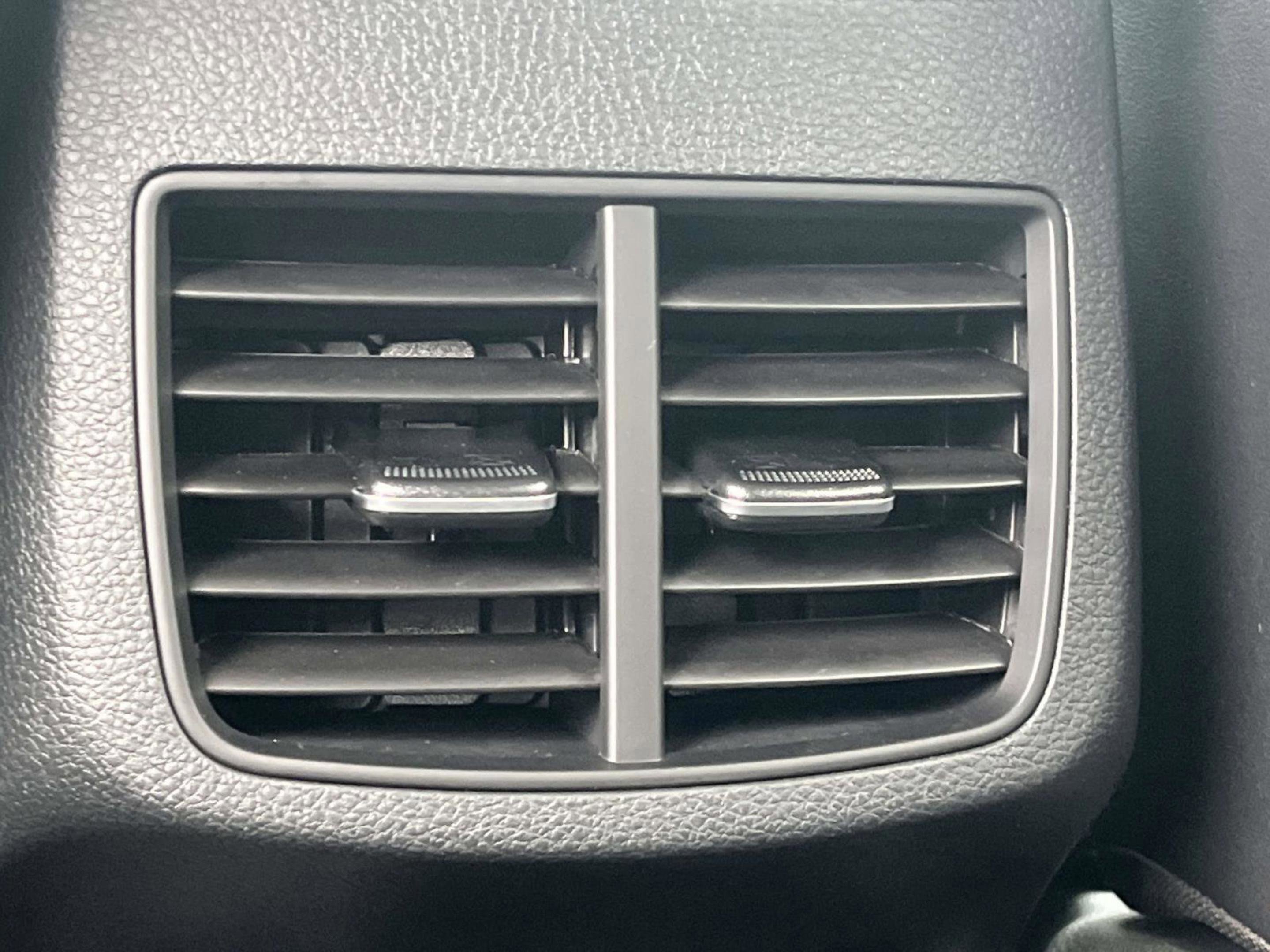 New 2026 Snow White Pearl Kia EX image 17