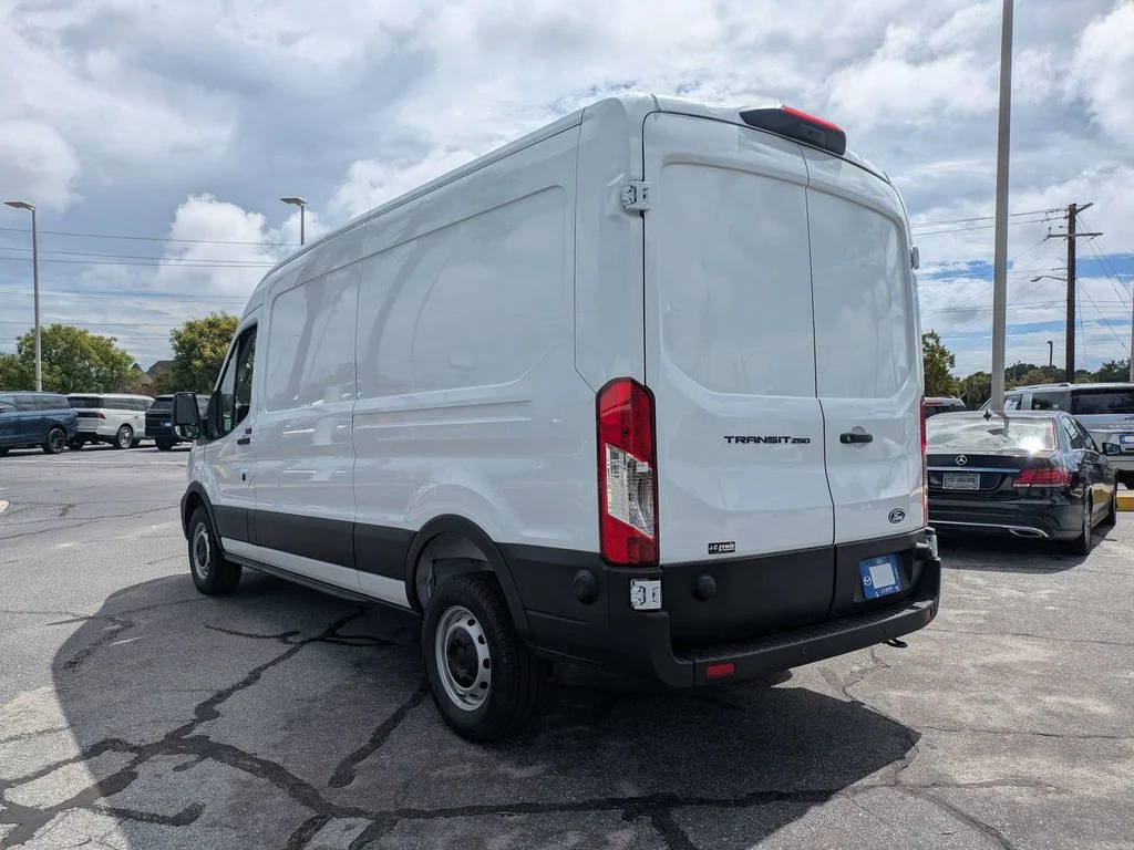 New 2026 Oxford White Ford Base image 6