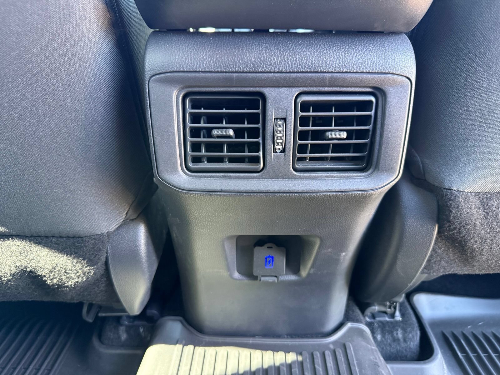 2025 Toyota RAV4 LE - Photo 34