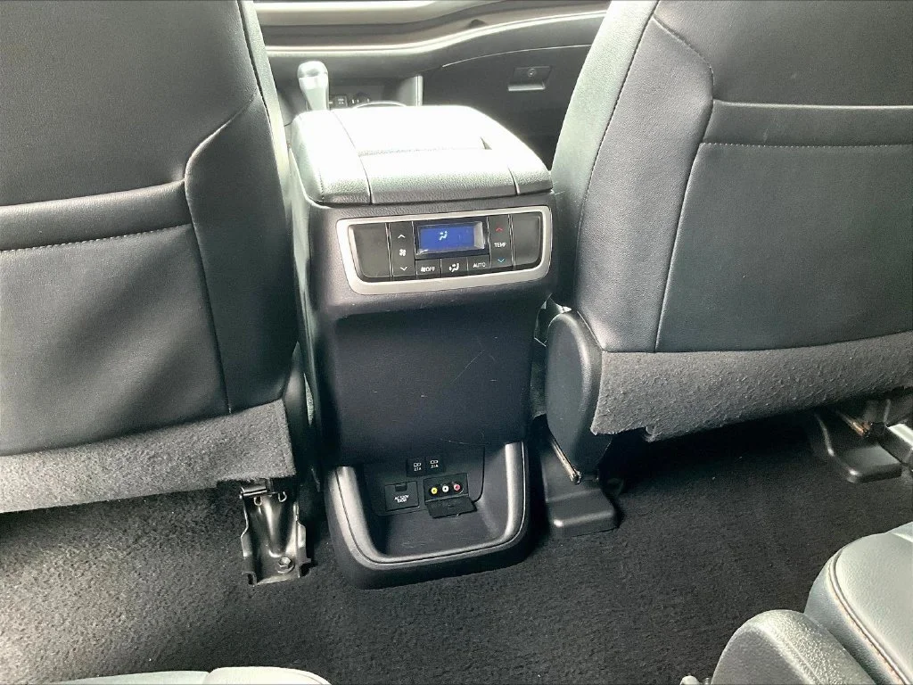Used 2019 Black Toyota XLE image 10