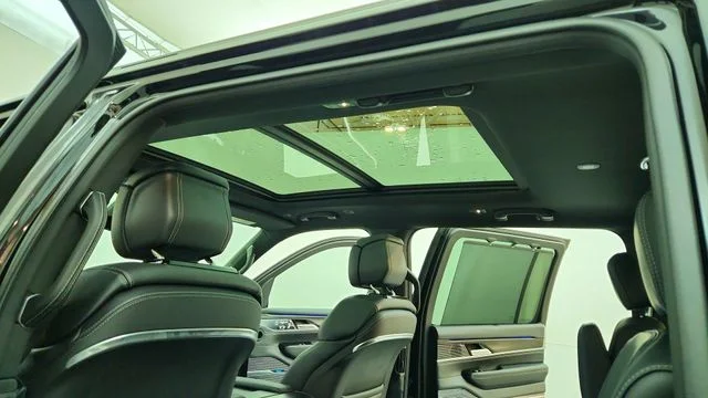 New 2026 High Gloss Black Exterior Paint Jeep Summit Obsidian image 18
