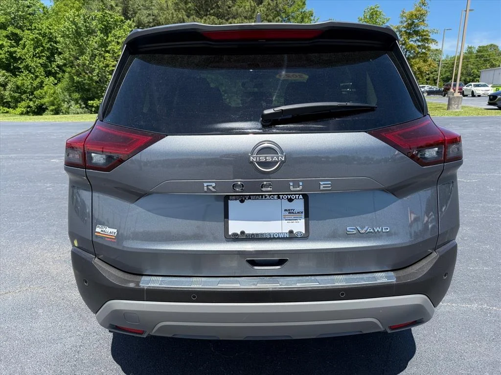 Used 2023 Gun Metallic Kad Nissan SV image 6