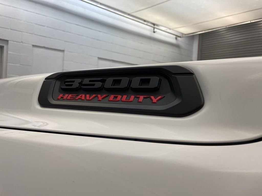 New 2026 Bright White Clear-Coat Exterior Paint RAM Big Horn SRW image 12