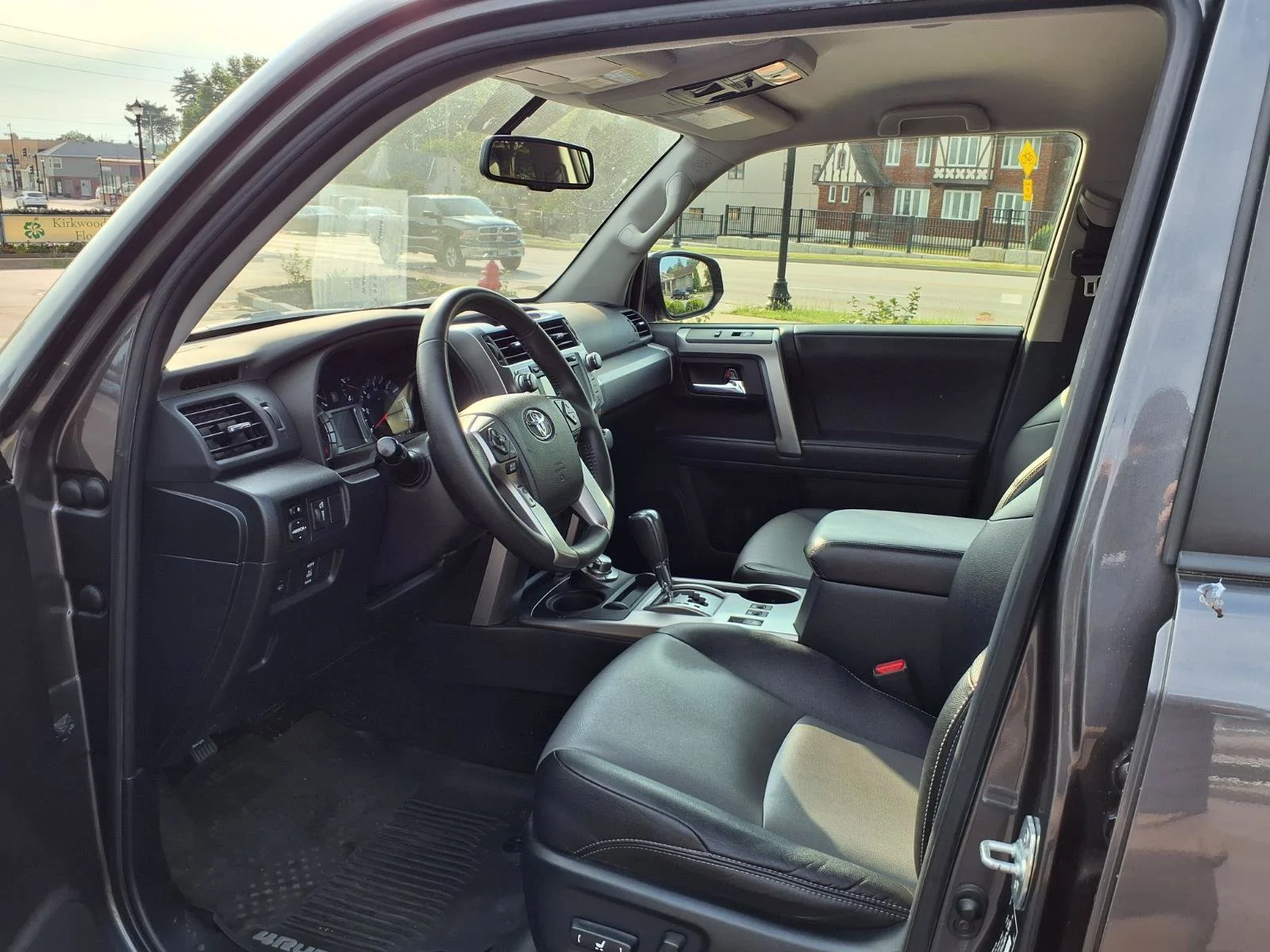 Used 2018 Magnetic Gray Metallic Toyota SR5 Premium image 21
