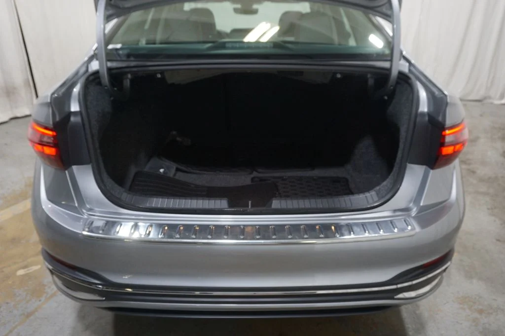 Certified Used 2023 Silver Volkswagen 1.5T SEL image 29
