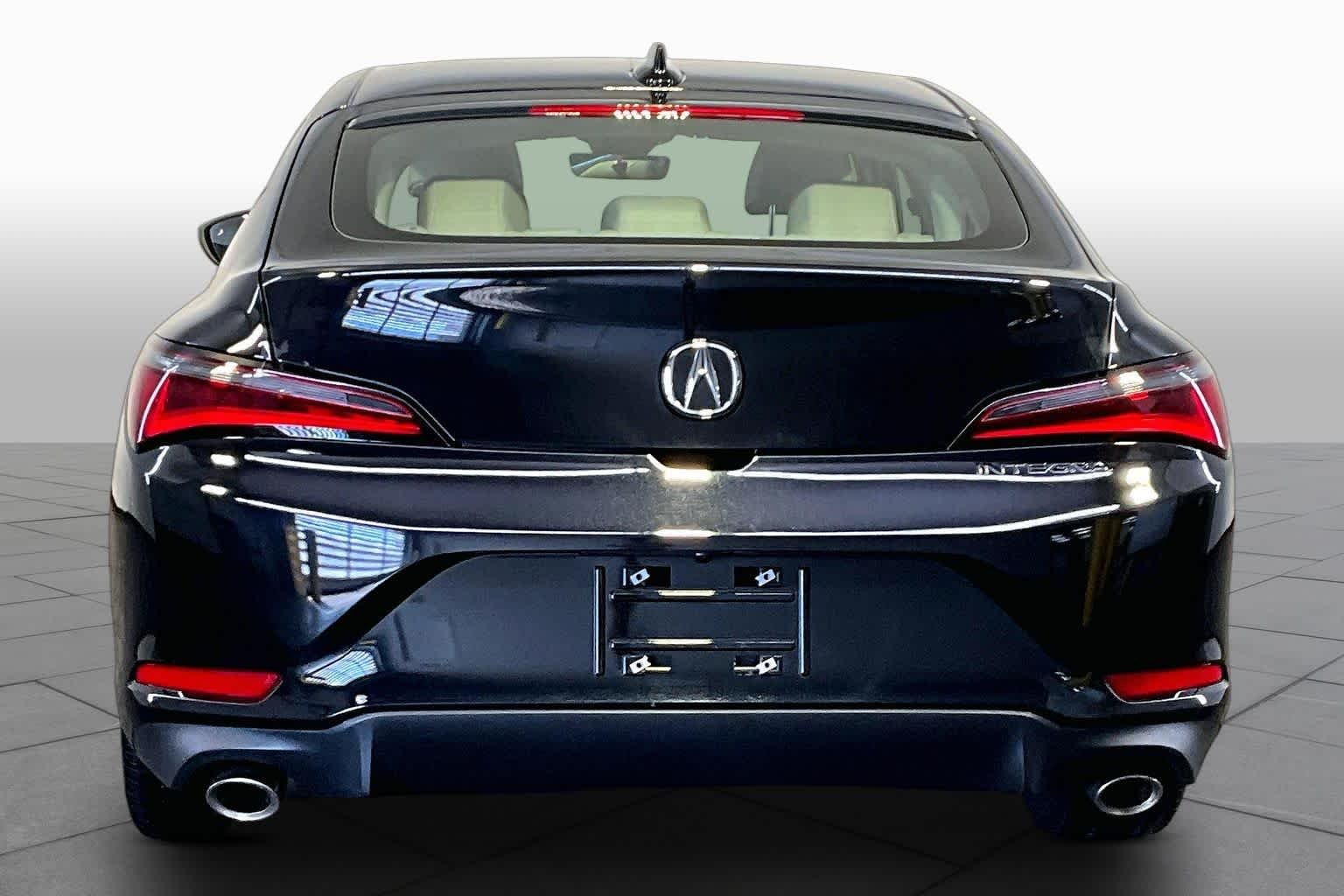 Used 2024 Majestic Black Pearl Acura  image 5