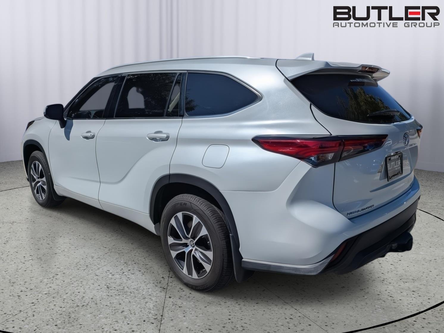 Used 2022 Wind Chill Pearl Toyota XLE image 6