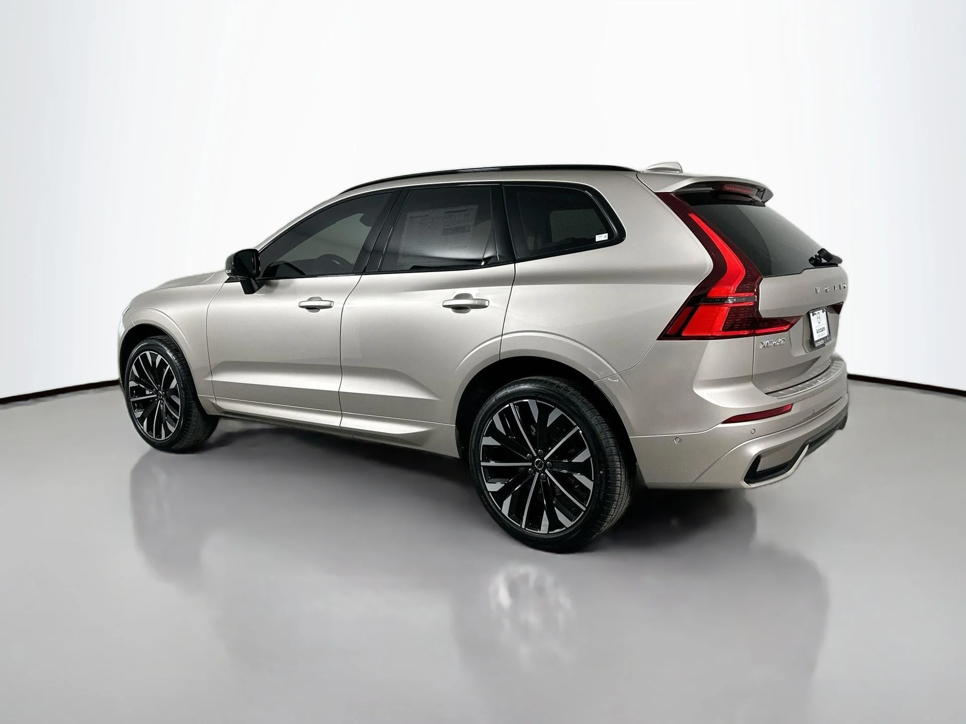 New 2026 Bright Dusk Volvo Ultra image 8