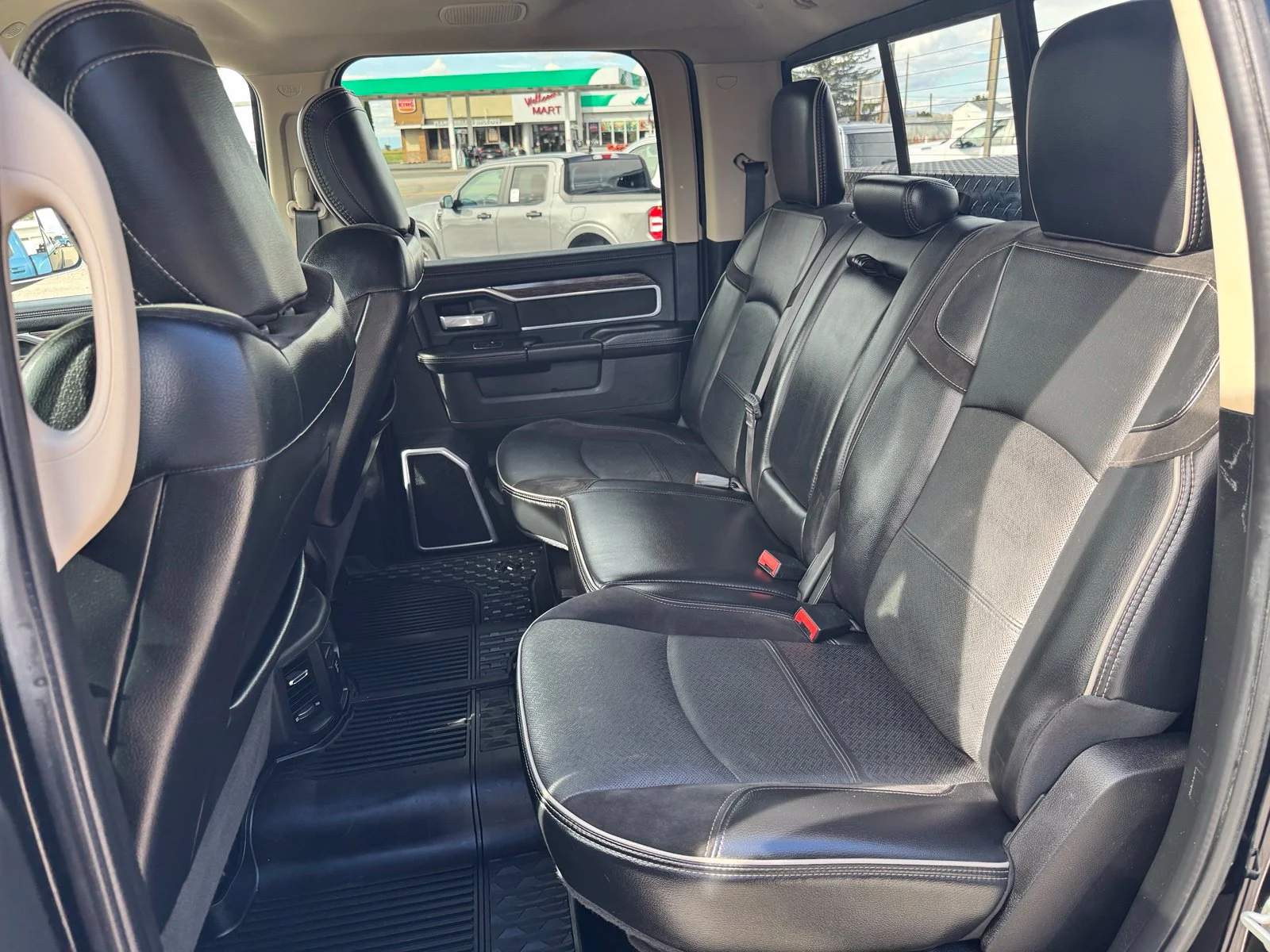 Used 2020 Black Ram Laramie image 33