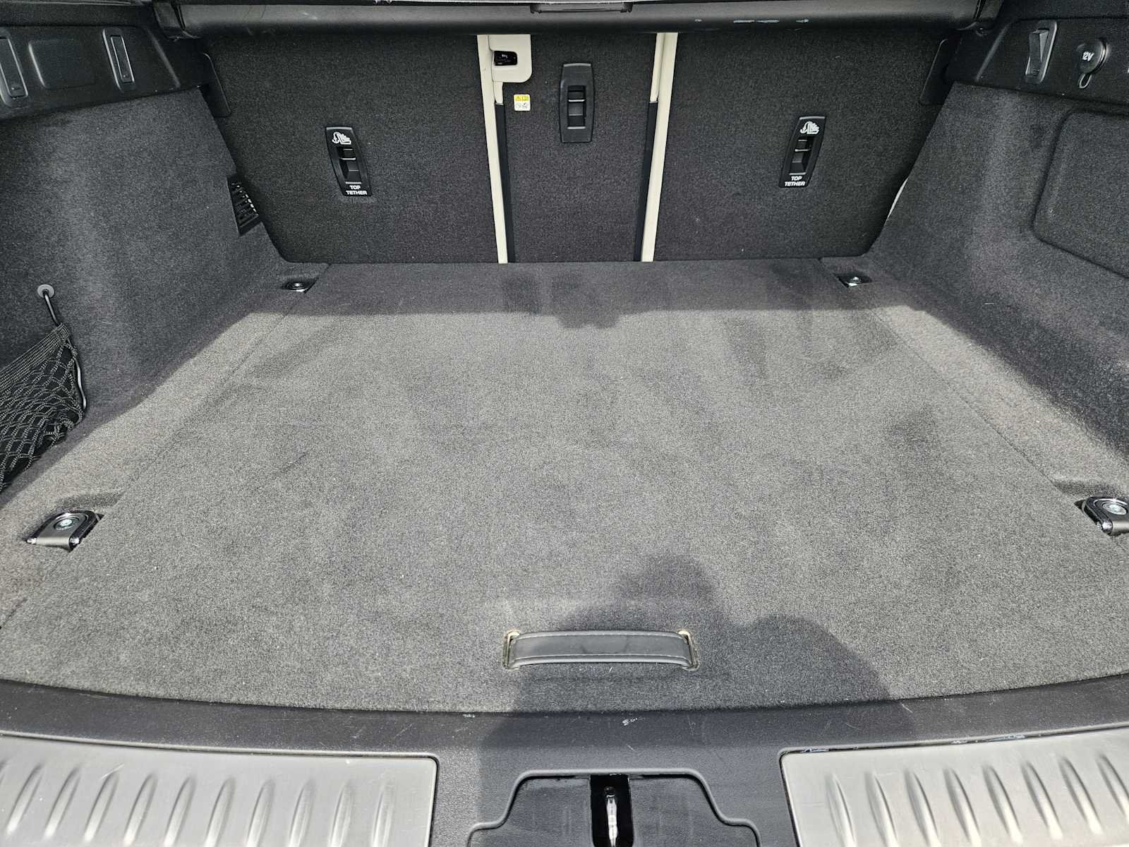 Used 2021 Eiger Grey Metallic Land Rover R-Dynamic S image 31