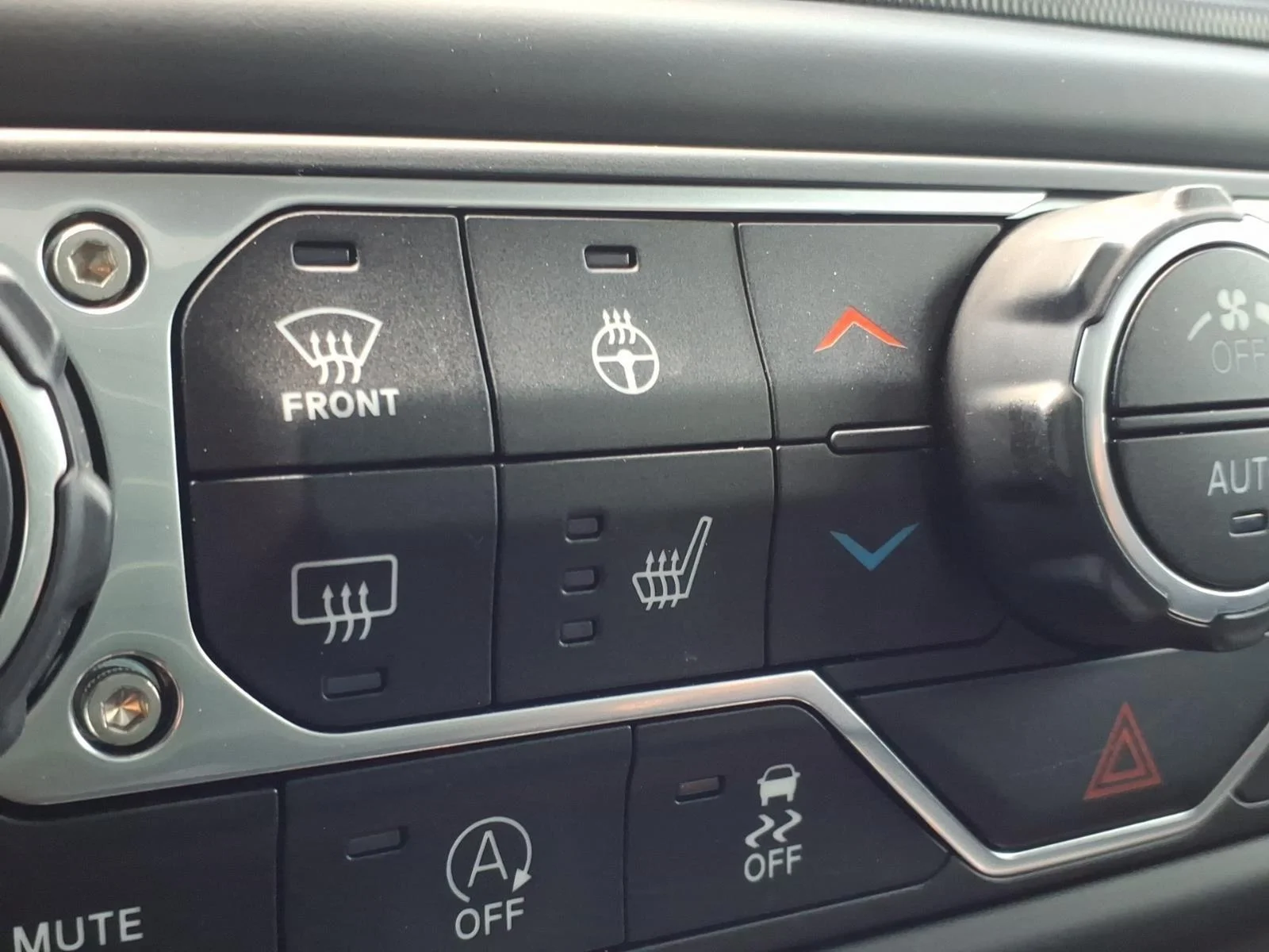 Used 2023 Hydro Blue Pearlcoat Jeep Sahara image 5