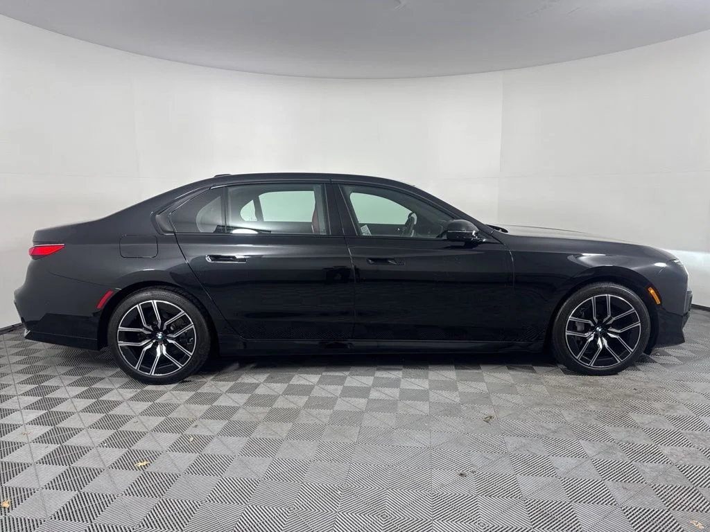 Used 2025 Black Sapphire Metallic BMW 740i xDrive image 4