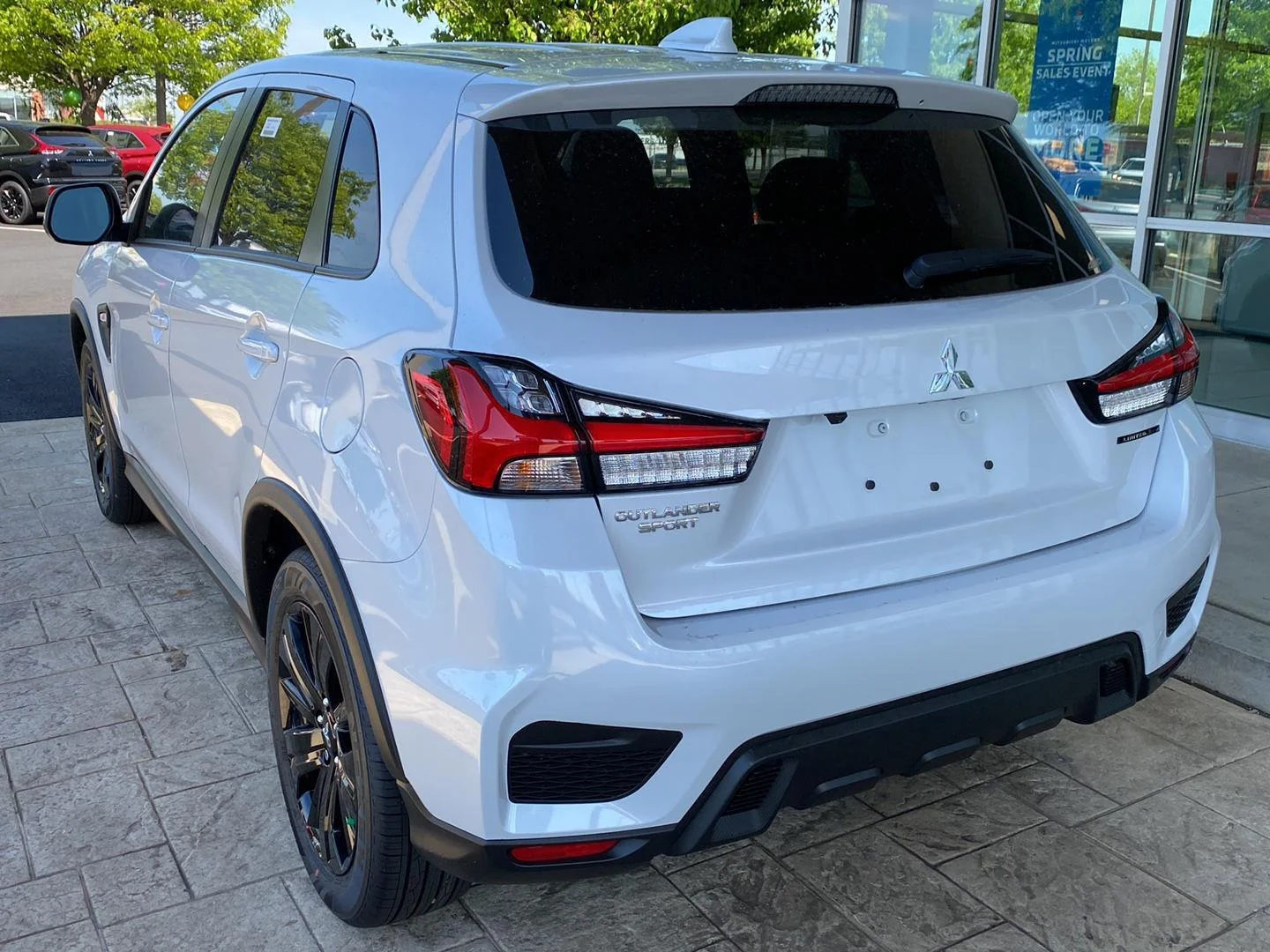 New 2026 White Diamond Mitsubishi LE image 5