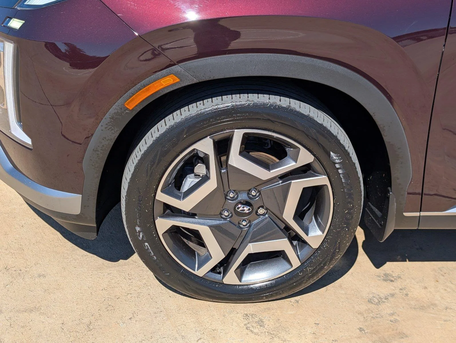 Used 2023 Sierra Burgundy Hyundai SEL image 11
