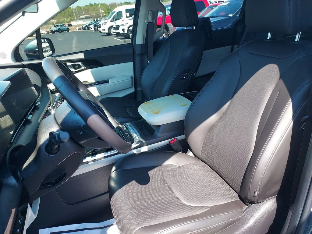 Used 2024 Blue Kia SX image 17