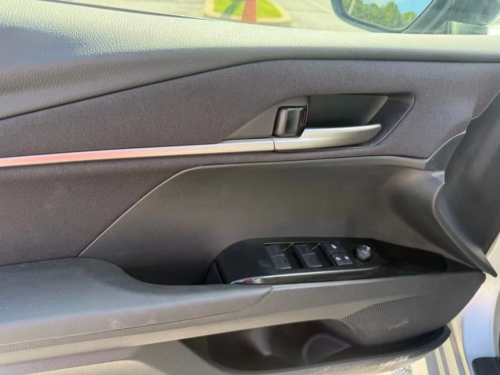 Used 2025 Silver Toyota LE image 5