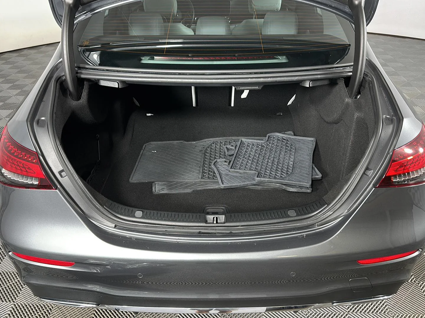 Used 2023 MANUFAKTUR Selenite Gray Magno Mercedes-Benz E 450 image 29