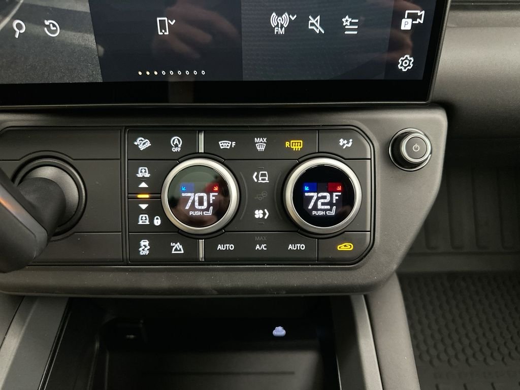 Used 2026  Land Rover S image 13