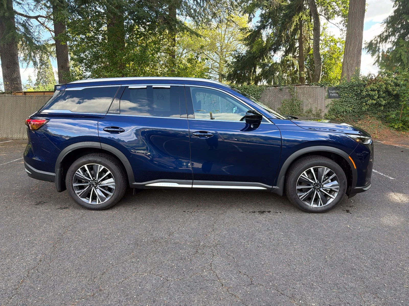 Used 2026 Blue INFINITI LUXE image 5
