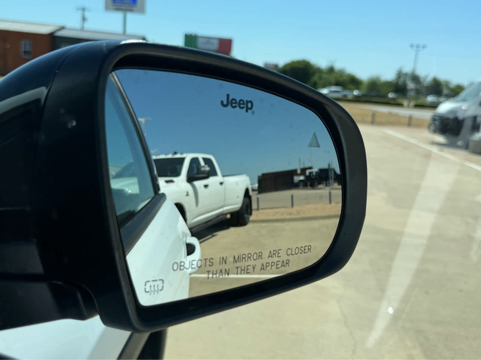 New 2026 Bright White Clearcoat Jeep Latitude Altitude image 29