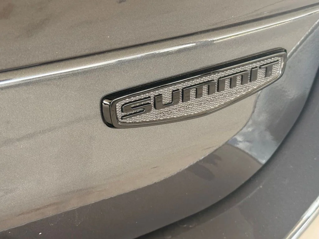 New 2026 Baltic Gray Metallic Clear-Coat Exterior Paint Jeep Summit image 39