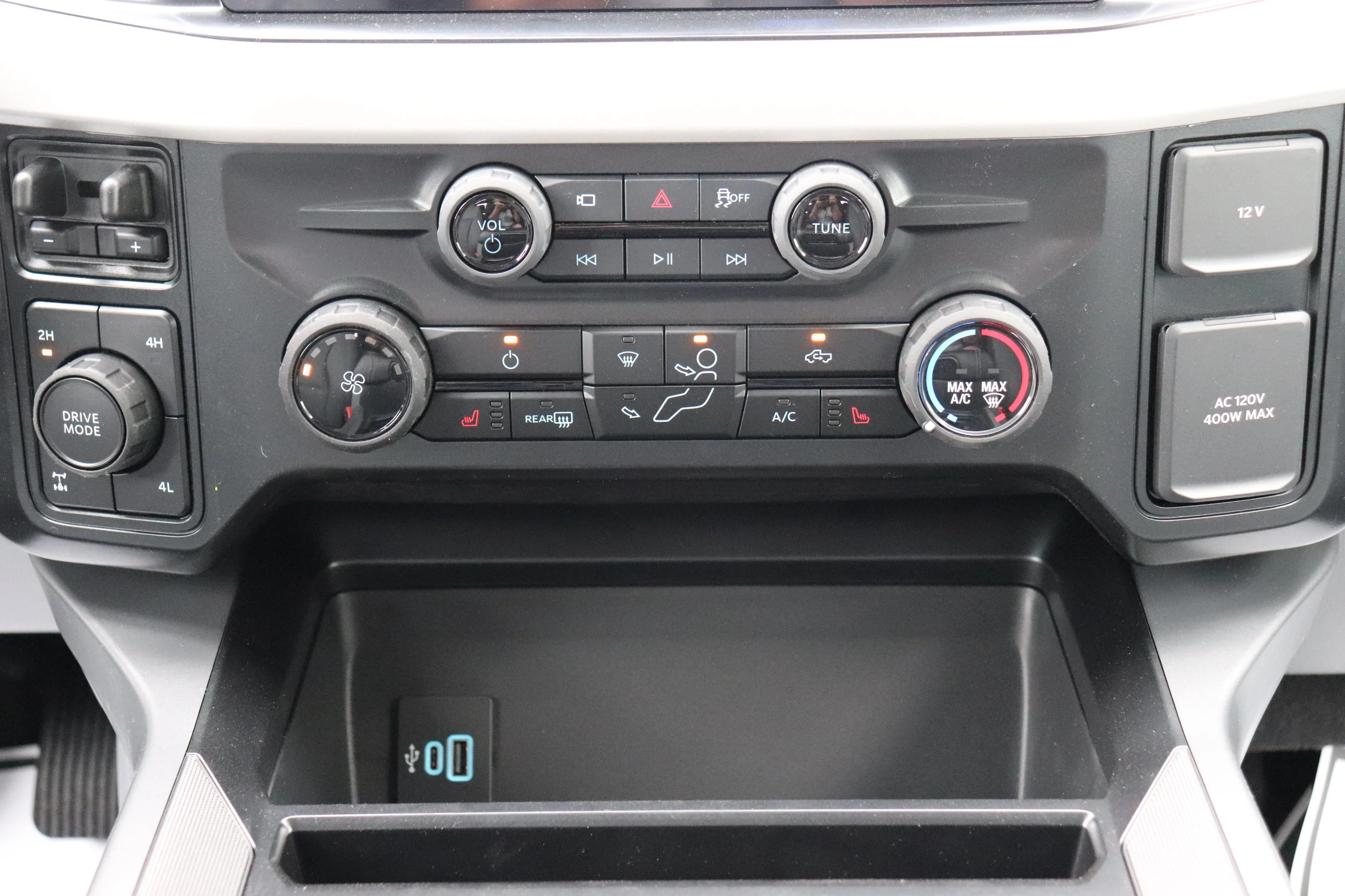 New 2026 CARBONIZED GREY METALLIC Ford XLT image 17