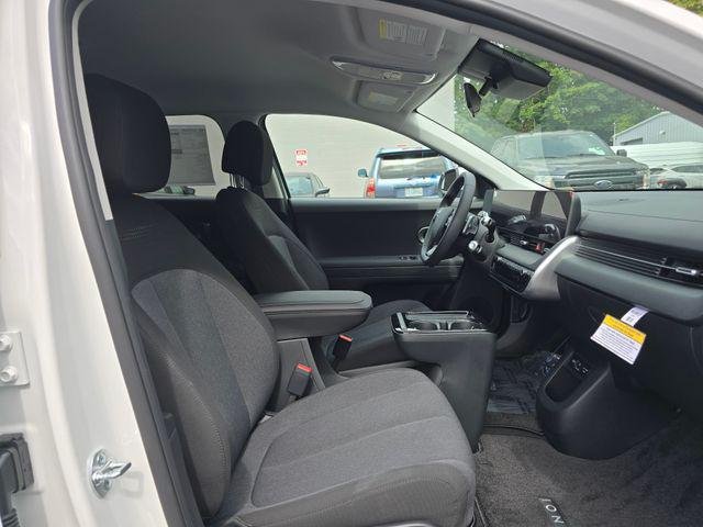 New 2026 White Hyundai SE image 10