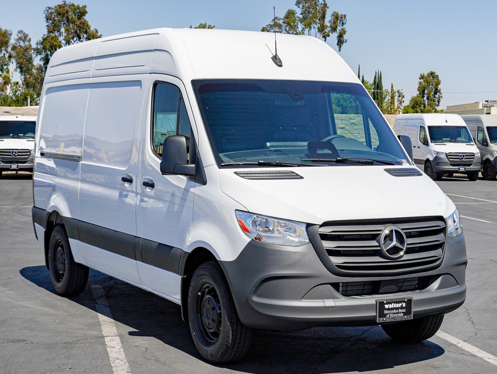 New 2026 Arctic White Mercedes-Benz 2500 High Roof I4 Diesel HO 144 RWD image 3