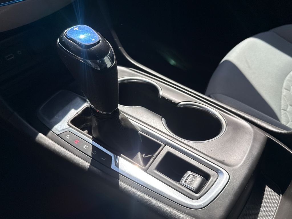 Used 2021 White Chevrolet LS image 27