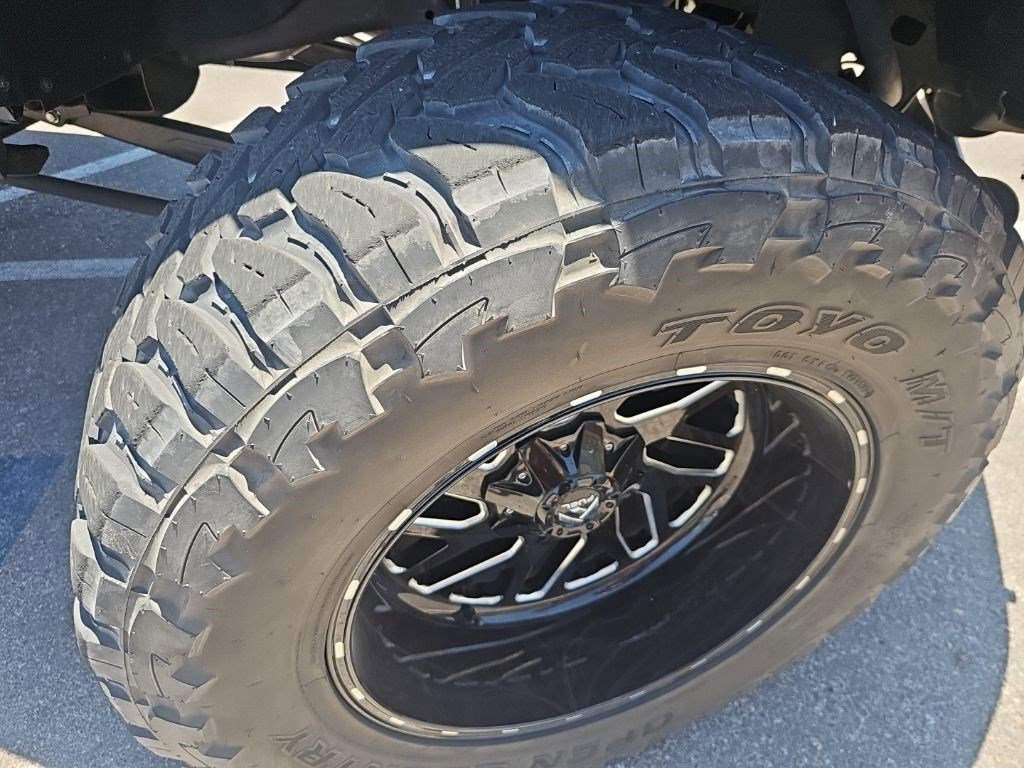 Used 2022 Onyx Black GMC AT4 image 38