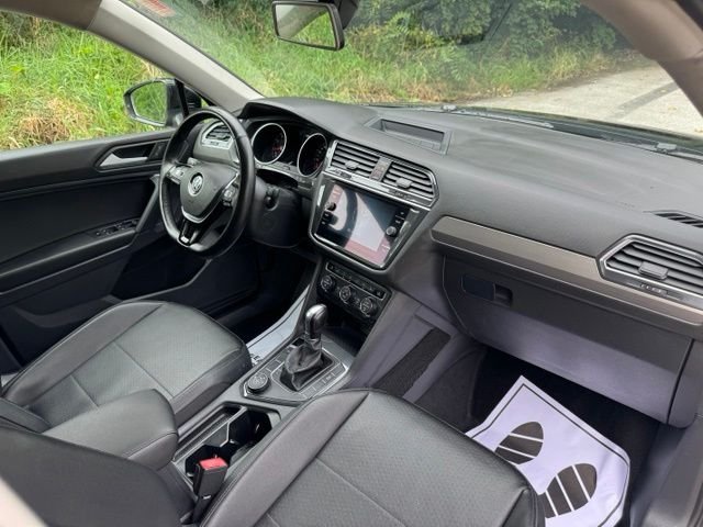 Used 2019 Deep Black Volkswagen 2.0T SE image 19