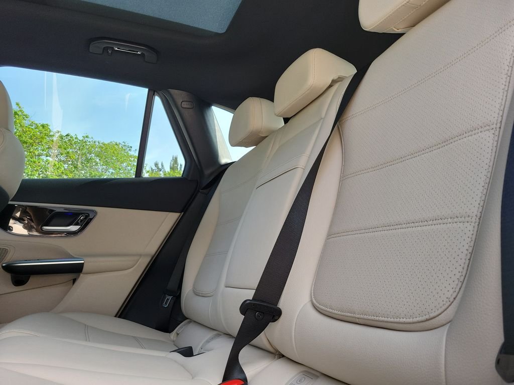 New 2026 Verde Silver Metallic Mercedes-Benz GLC 300 image 9