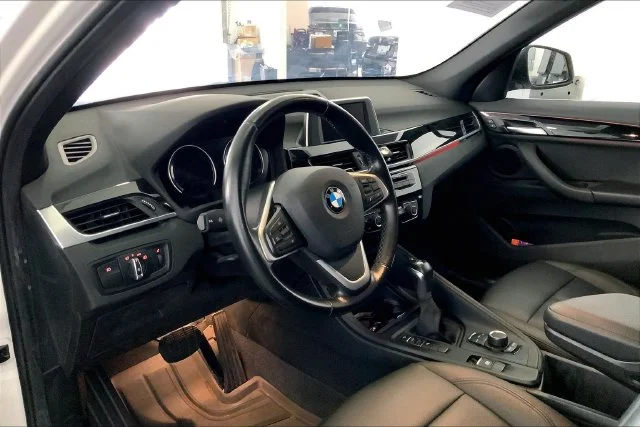 Used 2018 White BMW sDrive28i image 7