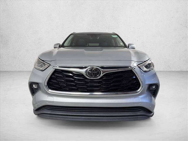 Certified Used 2020 CELESTIAL SILVER METALLIC Toyota  image 10