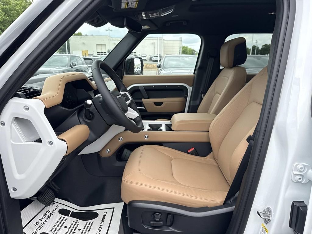 New 2026 Fuji White Land Rover X-Dynamic SE image 18