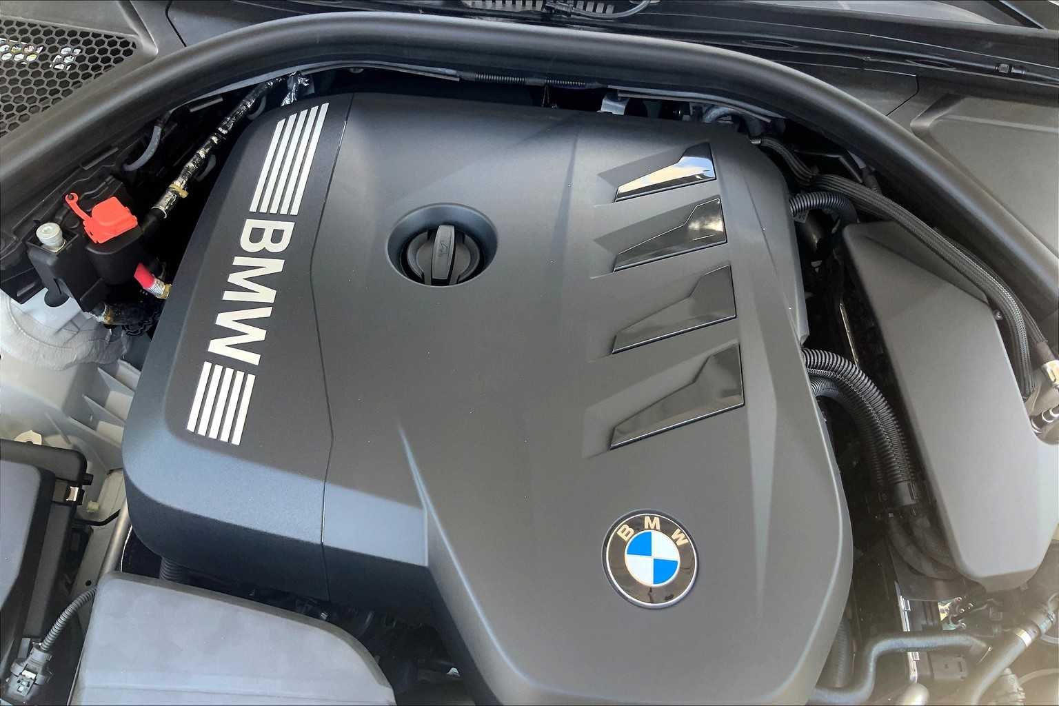 2025 BMW 3 Series 330i - Photo 17