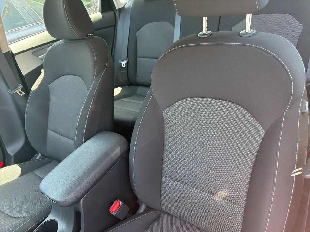 Used 2023 Red Kia LXS image 8