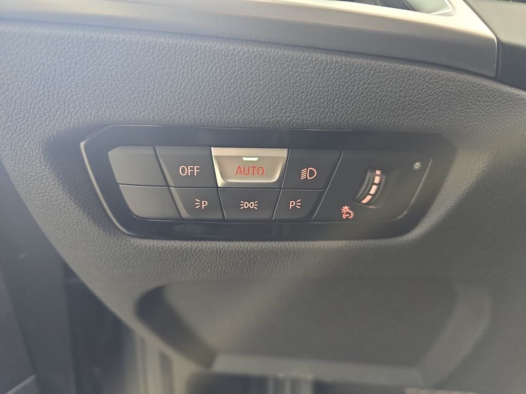 2025 BMW 3 Series 330i - Photo 28