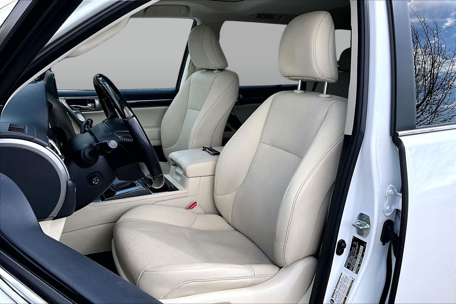 Used 2023 Eminent White Pearl Lexus Premium image 15