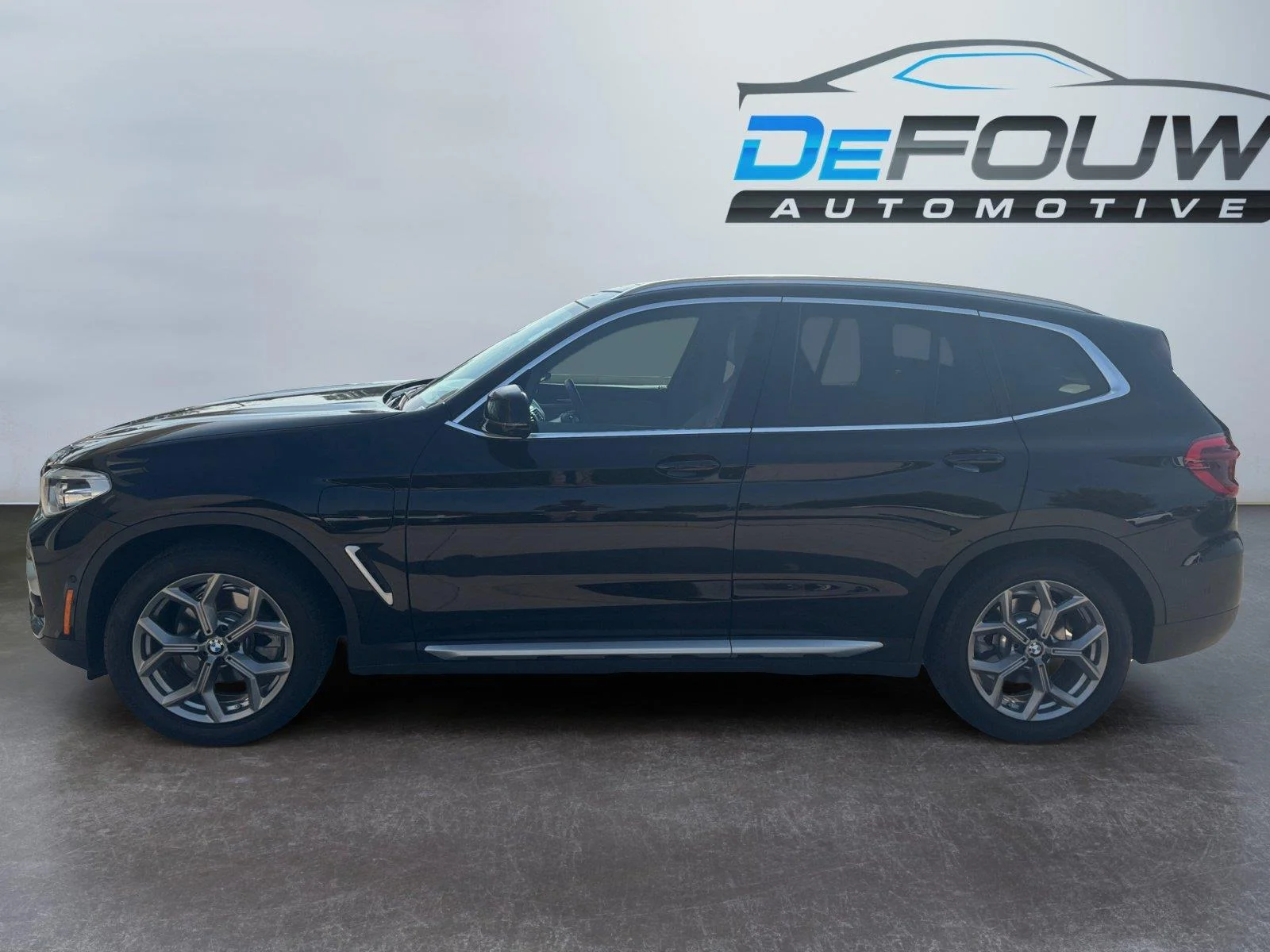 Used 2021 Jet Black BMW xDrive30e image 18