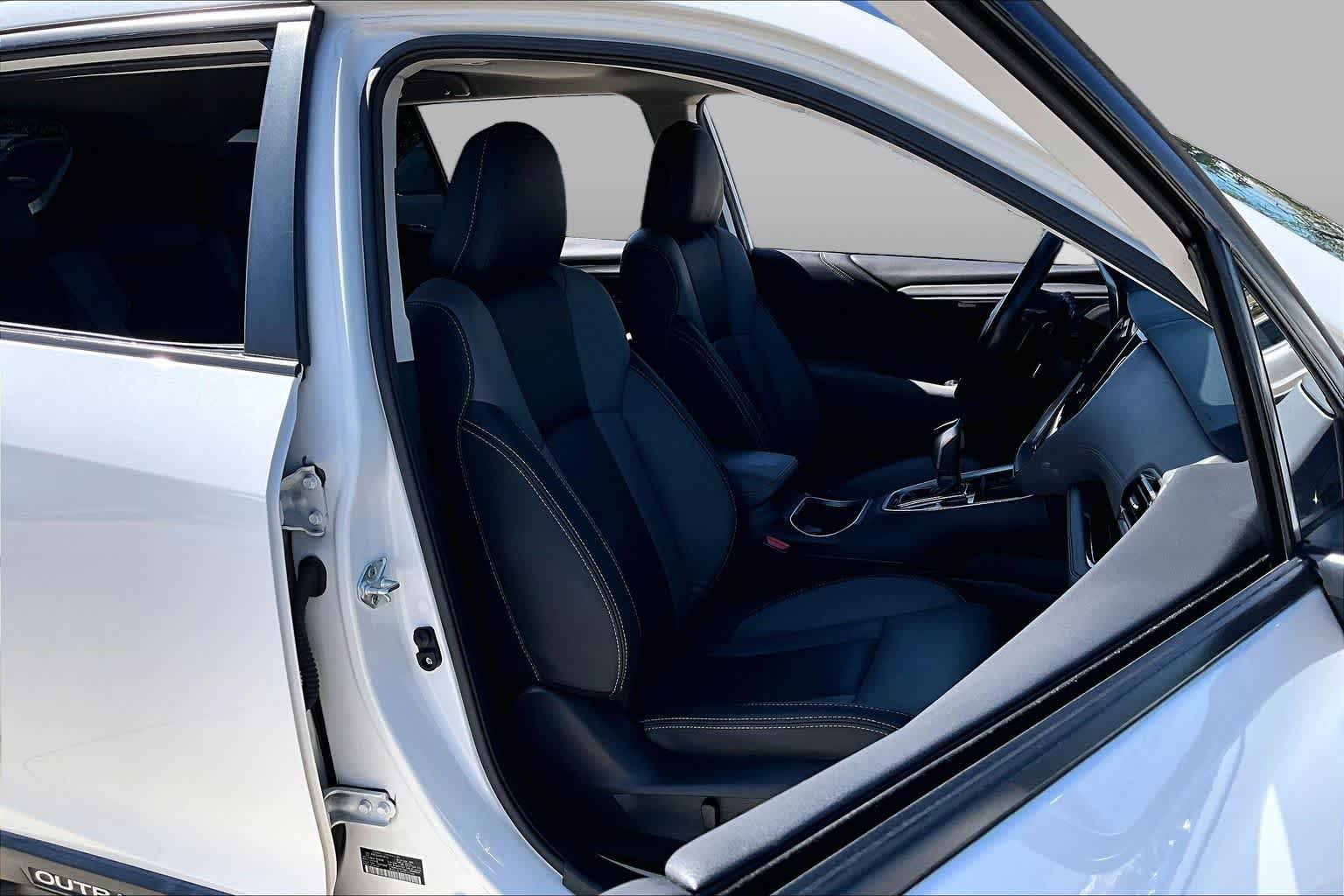 Used 2022 Crystal White Pearl Subaru Onyx Edition XT image 9