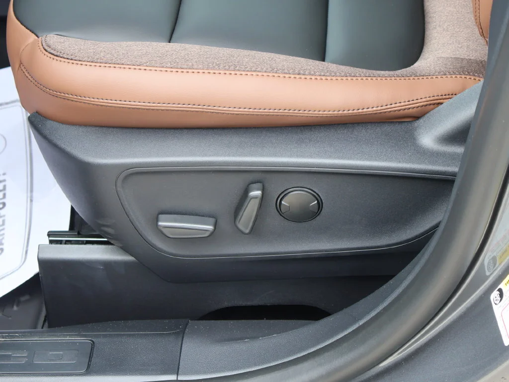 New 2026 Carbonized Gray Metallic Ford Outer Banks® image 23