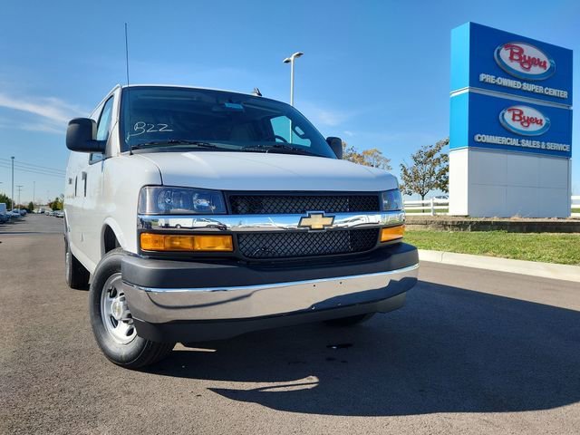 New 2025 Summit White Chevrolet WT image 10