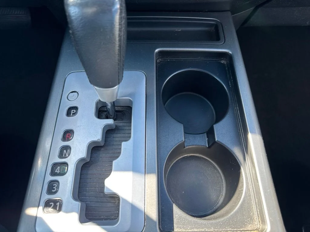 Used 2010 Silver Nissan SE image 26
