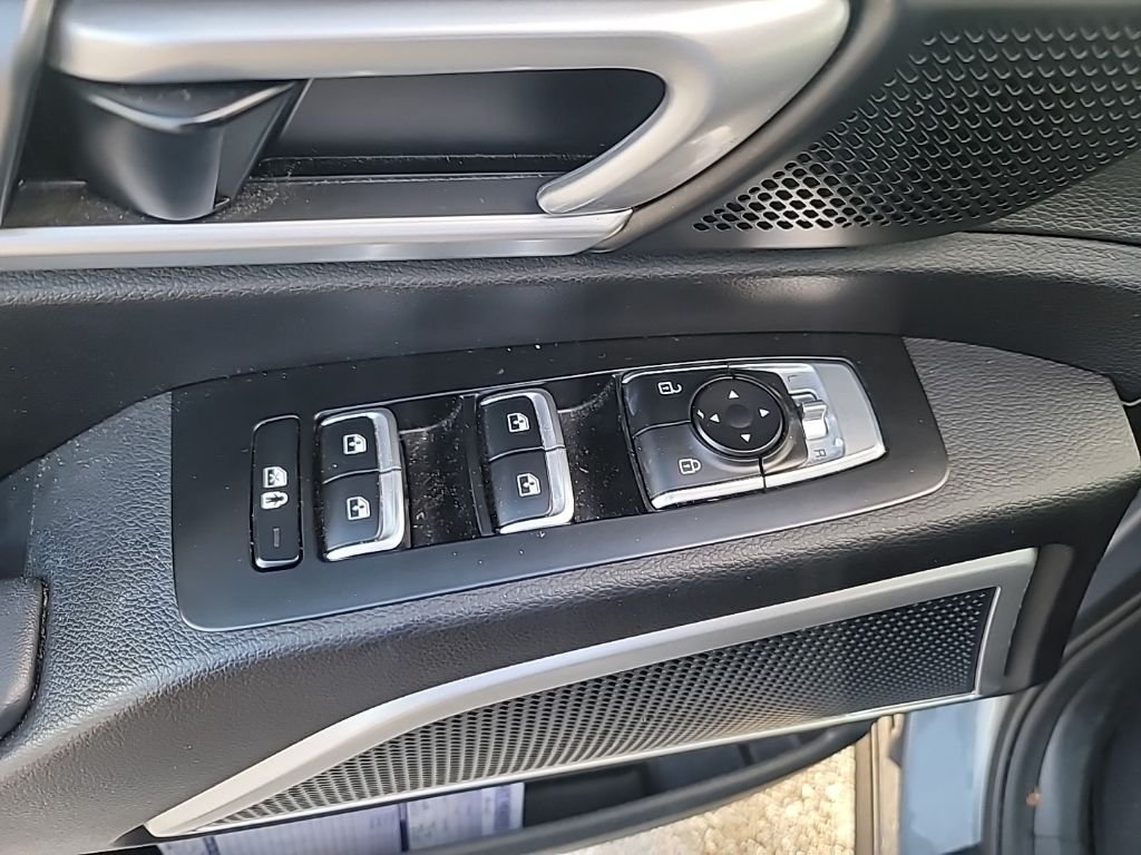 Used 2021 Silver Kia S image 14