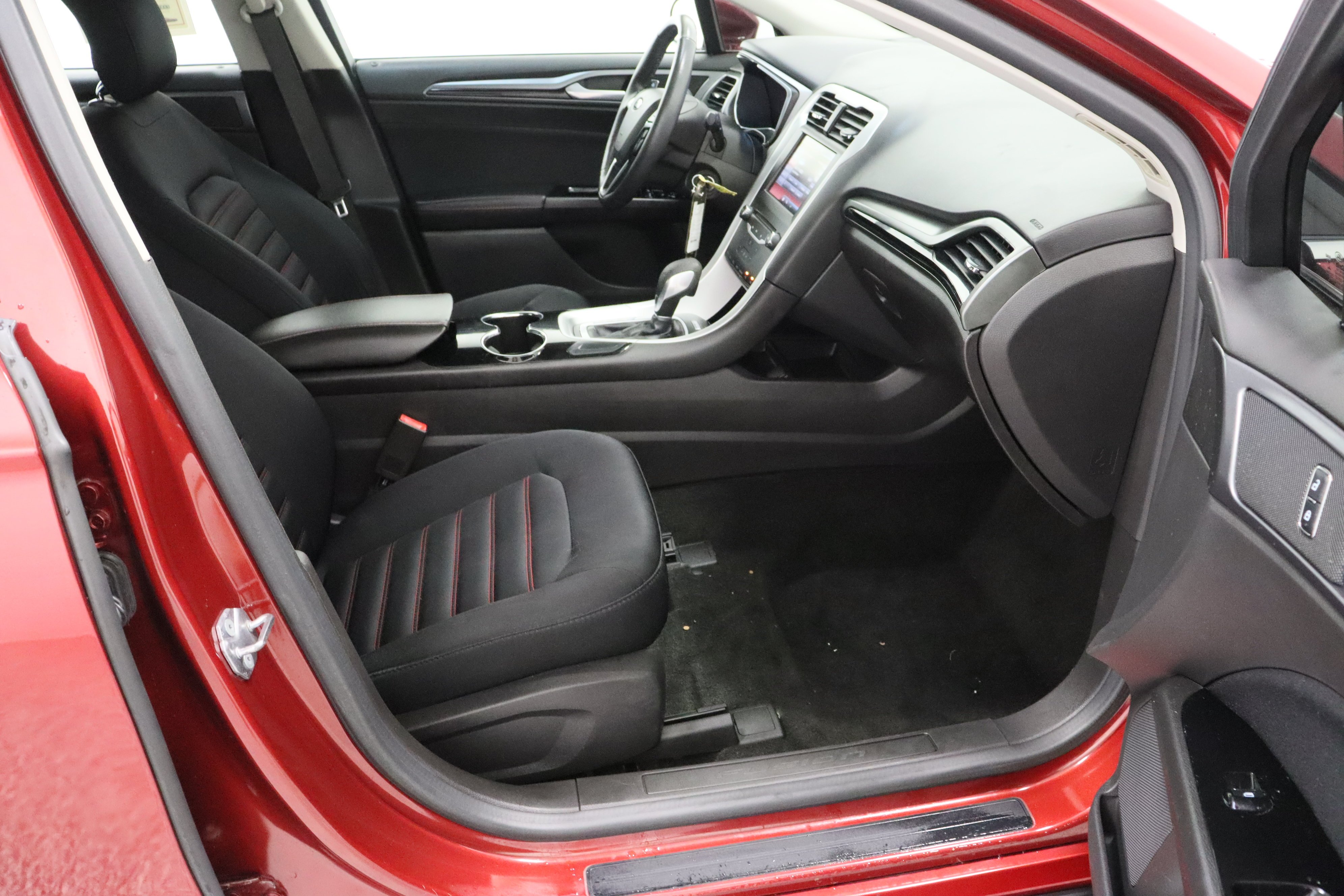 Used 2014 Ruby Red Metallic Tinted Clearcoat Ford SE 1.5T image 36