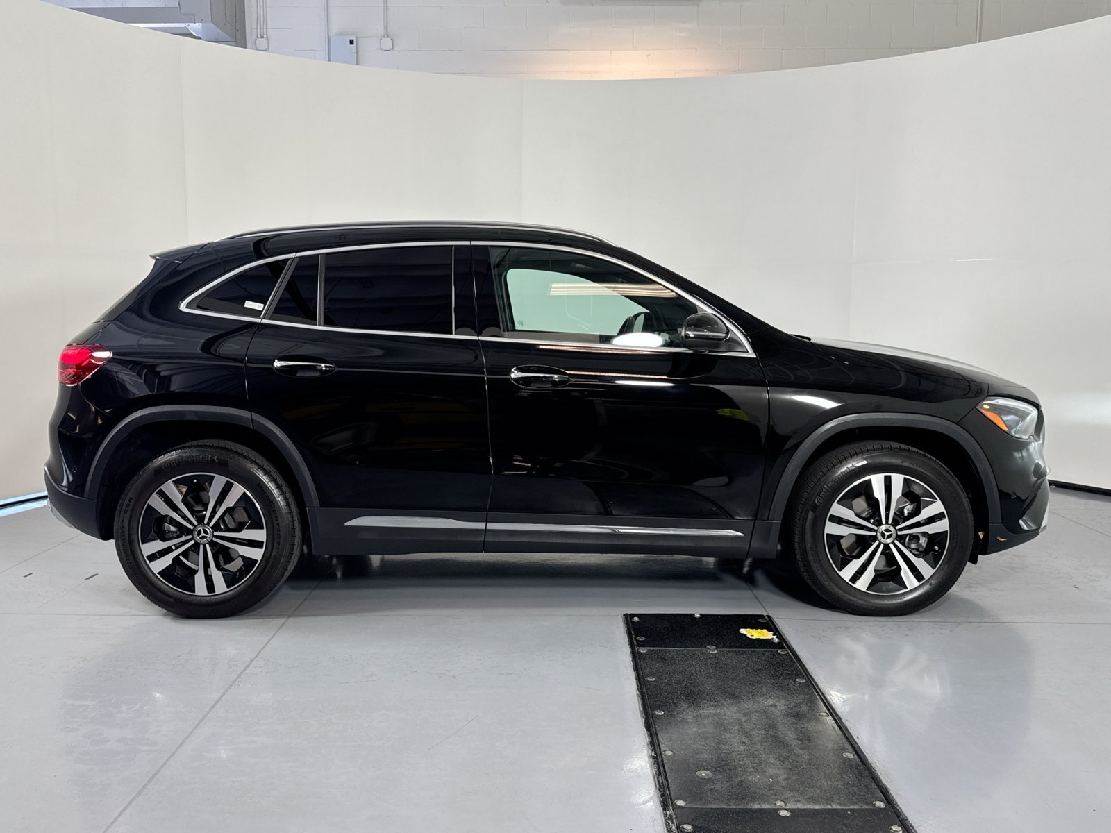 Certified Used 2025 Night Black Mercedes-Benz GLA 250 image 4