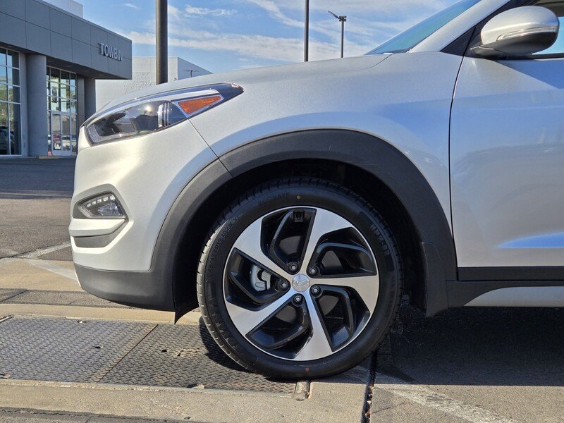 Used 2018 Molten Silver HYUNDAI VALUE FWD image 10